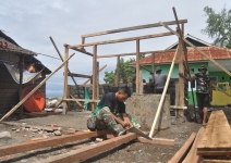 Prihatin Kondisi Sanitasi Warga Tou, TNI AD Bangun Jamban Umum