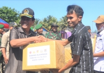Ketua DPRD Banggai Dampingi Danrem 132 Tadulako Tutup TMMD di Moilong