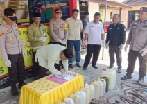 Pemusnahan Babuk Warnai Momen Pisah Sambut Pejabat Kapolsek Bulagi