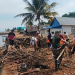 Baksos TNI AD Di Labobo Ajak Masyarakat Jaga Kebersihan