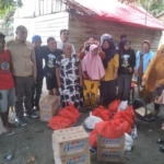Relawan Sulianti Murad Bantu Korban Banjir di Bunta