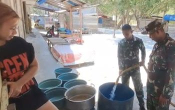 Puluhan Kepala Keluarga di Luwuk Selatan Terima Bantuan Air Bersih Dari Kodim 1308/LB