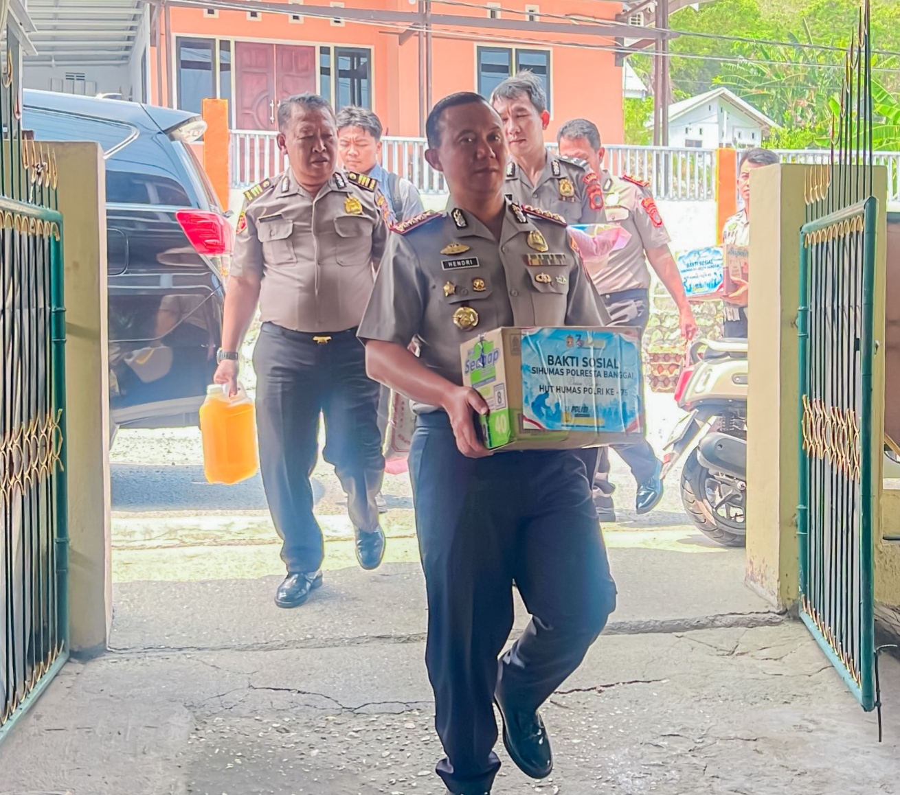 Semarak HUT ke-75 Humas Polri Kapolresta Banggai Santuni Panti Asuhan